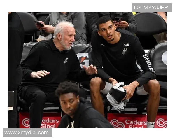 被灌也是比赛的一部分!文班亚马幽默回应成海报配角画面 被灌也是比赛的一部分!文班亚马幽默回应成海报配角画面