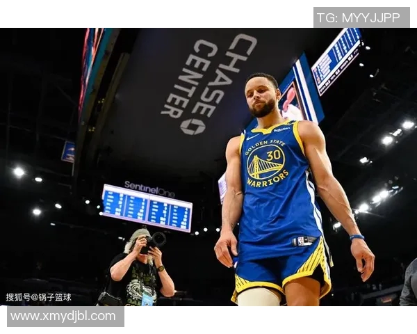 科尔：库里执行准绝杀罚球时我很紧张，但我从不怀疑他能罚进